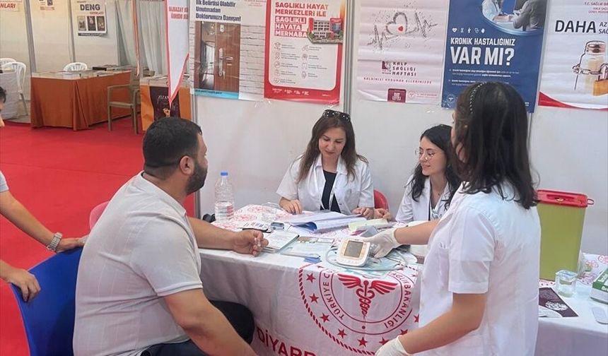 Diyarbakır Kitap Fuarı'nda Sağlık Hizmetleri Sunuluyor