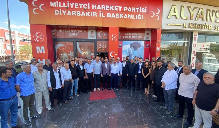 Diyarbakır MHP'de 250 kişilik katılımla rozet töreni düzenlendi