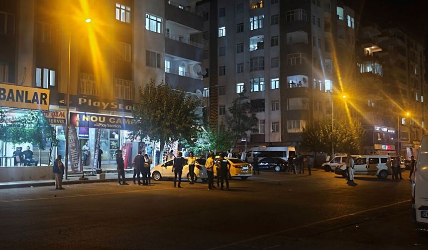 Diyarbakır Kayapınar'da Araçtan Ateş Açıldı: 3 Yaralı