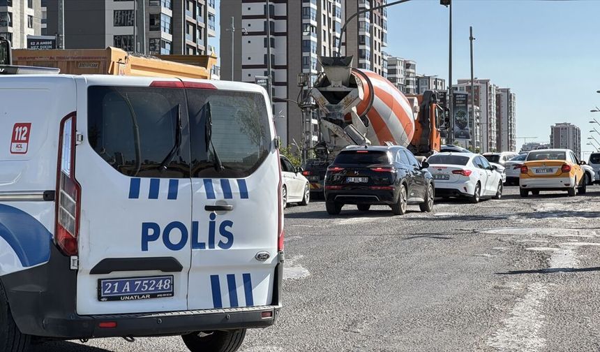 Diyarbakır'da Silahlı Saldırıda 2 Kişi Yaralandı