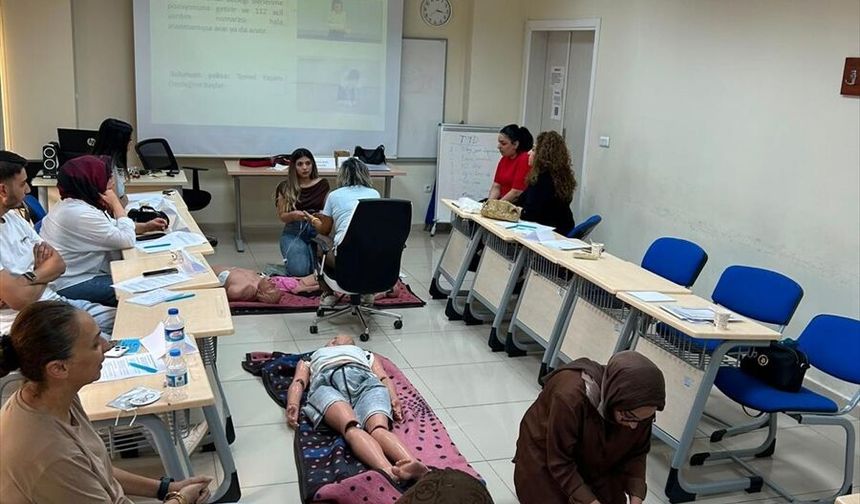 DÜSEM ilk yardım eğitimlerini sürdürüyor