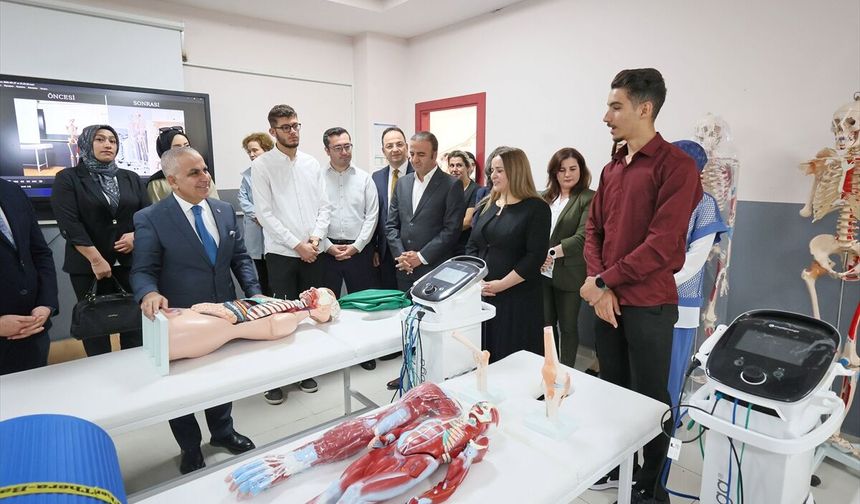 GAÜN'de Yenilenen Laboratuvarlar Hizmete Açıldı