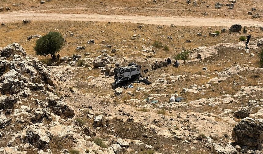 Güçlükonak'ta Ticari Araç Şarampole Devrildi: 1 Ölü