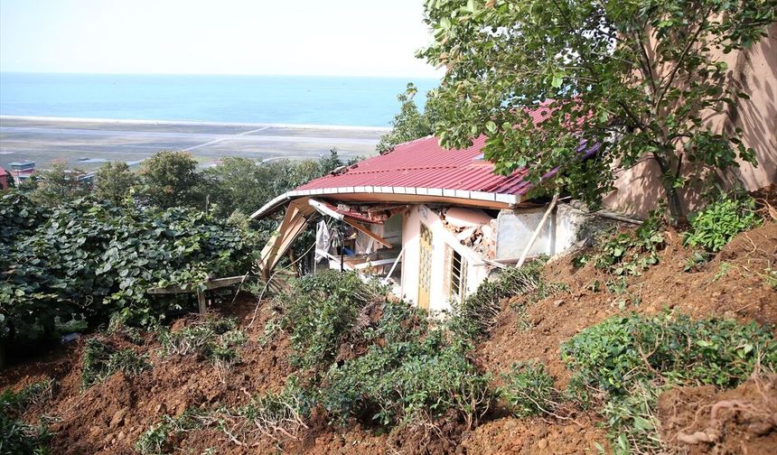 Rize Valisi Pazar'da Afet Bölgesini Ziyaret Etti