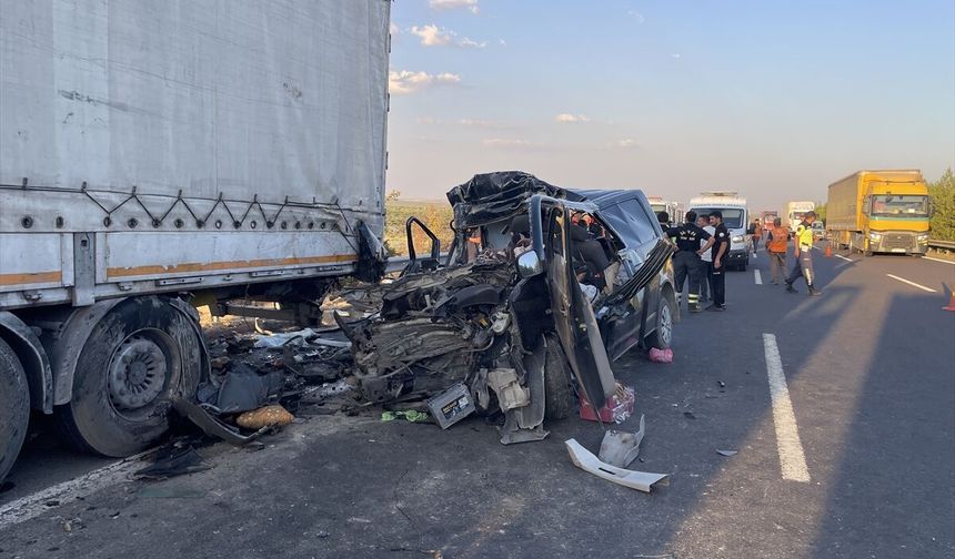 Şanlıurfa Birecik'te Trafik Kazası: 2 Kişi Hayatını Kaybetti