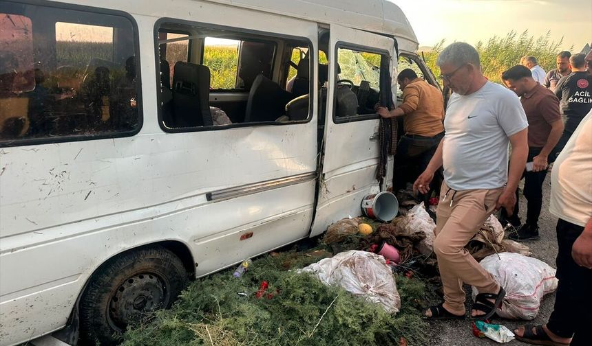 Şanlıurfa, Akçakale'de Minibüs Kazasında 15 Kişi Yaralandı