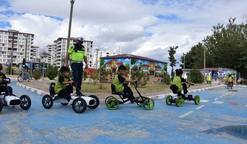 Siirt'te çocuklara trafik bilinci aşılanıyor