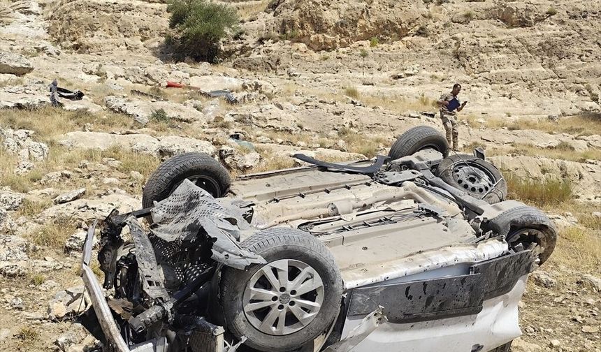 Güçlükonak'ta Ticari Araç Devrildi, 2 Kişi Ağır Yaralandı