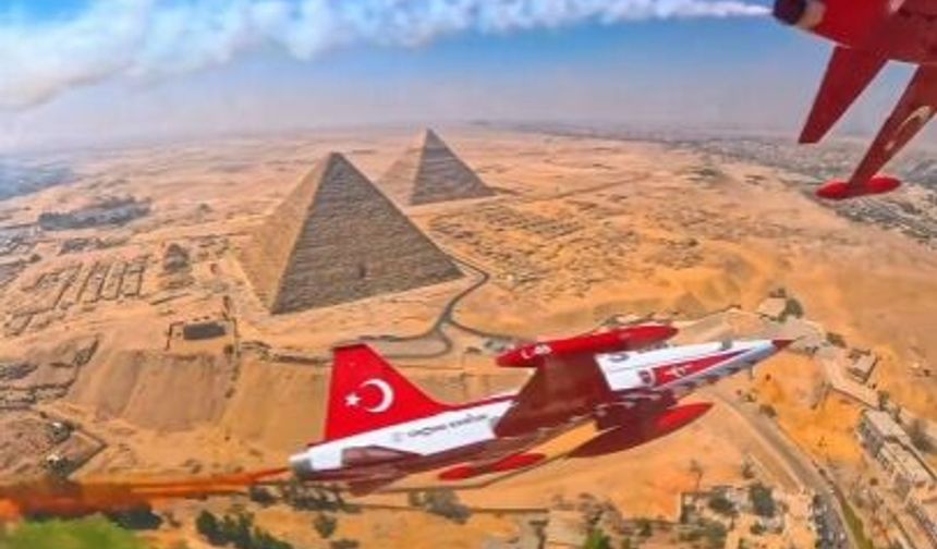 Türk Yıldızlarından Piramitler Üzerinde Şov!