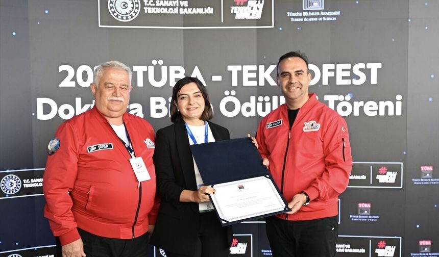 TEKNOFEST'te 15 Bilim İnsanı Ödüllendirildi