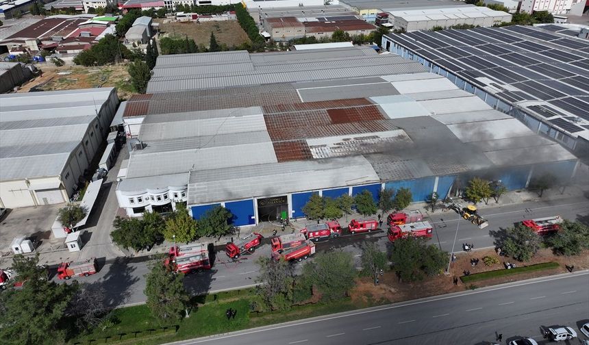 Gaziantep OSB'de İplik Fabrikasında Yangına Müdahale Ediliyor