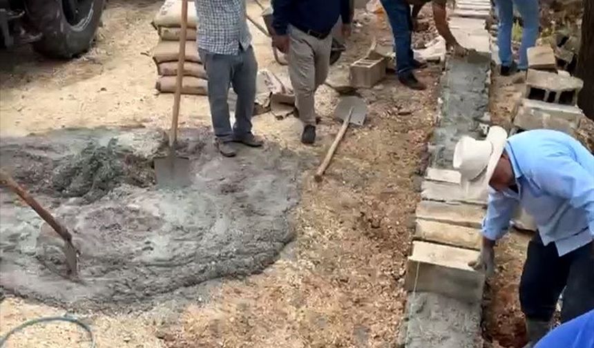 Gaziantep'te Mezarlık Bakımı İmece Usulüyle Yapıldı