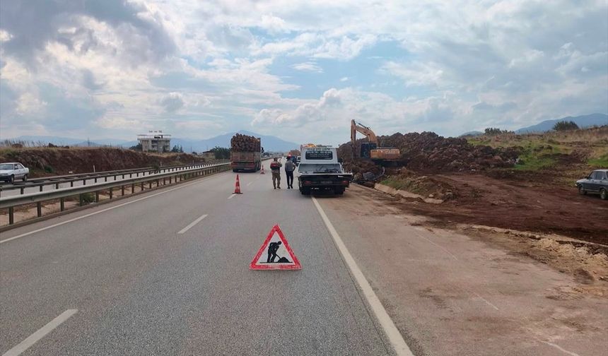 İslahiye'de Bariyere Çarpan Otomobilin Sürücüsü Yaralandı