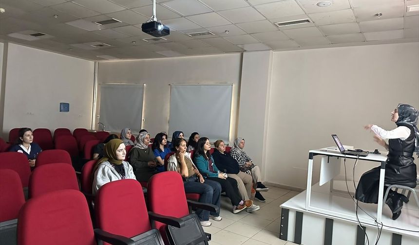 Kozluk Devlet Hastanesinde Ebelere Eğitim Verildi