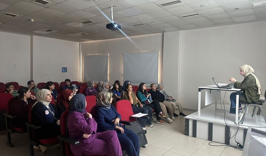 Kozluk Devlet Hastanesinde Ebelere Yenidoğan Eğitimi