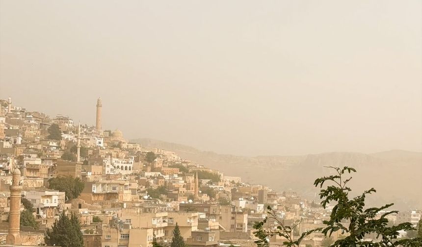 Mardin'de Yoğun Toz Taşınımı Görüş Mesafesini Azalttı