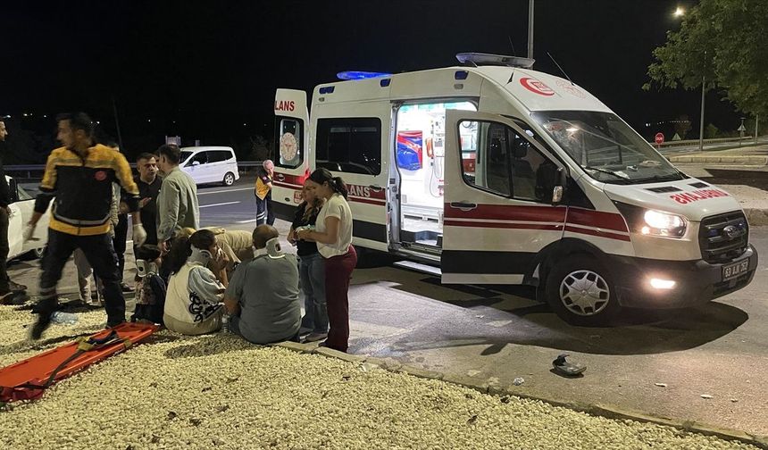 Karaköprü'de İki Araç Çarpıştı: 4 Yaralı
