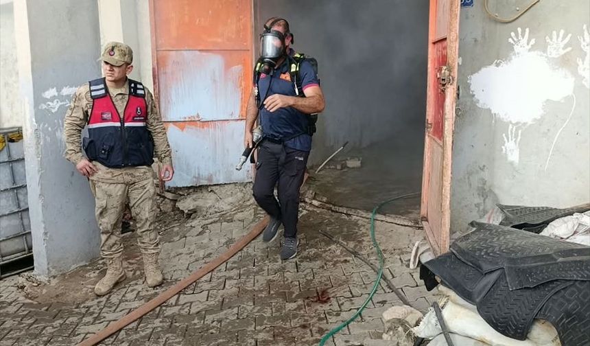 Kurtalan'da Bir Evin Odunluğundaki Yangın Söndürüldü