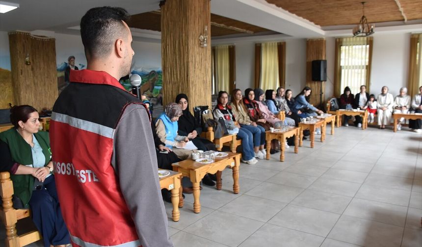 Şırnak'ta Kadınlara Şiddetle Mücadele Desteği Anlatıldı