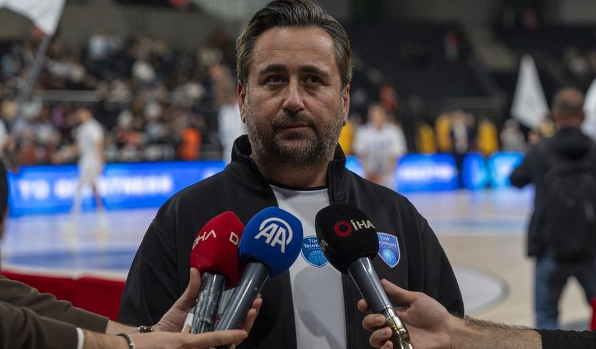 Basketbolcular Isınmaya Çevreci Formayla Çıktı