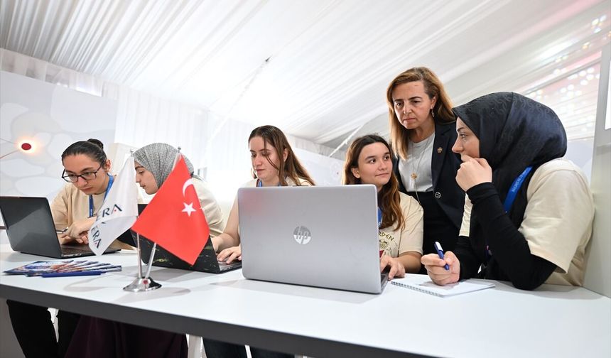 Yapay zekayla beyin kanserine yönelik molekül geliştiren üniversiteliler TEKNOFEST'te birinci oldu
